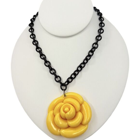 VTG Yellow Molded Rose Pendant Necklace 16” Black Chain Cottagecore Bold - Picture 2 of 14